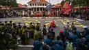 Menurut mereka, tuntutan ini lahir dari kondisi nyata yang dialami buruh di berbagai sektor. (Juni KRISWANTO/AFP)