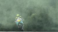 Cal Crutchlow ketika mentas di MotoGP Styria bersama Petronas Yamaha SRT. (JOE KLAMAR / AFP)