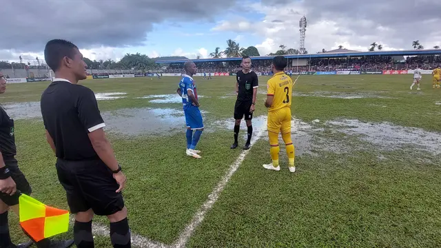 Leg pertama final Pegadaian Liga 2 2023/2024 - PSBS Biak vs Semen Padang