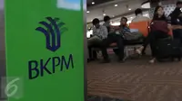 Sejumlah konsumen menunggu di kantor BKPM, Jakarta, Senin (26/10/2015). Pelayanan Terpadu Satu Pintu (PTSP) merupakan komitmen pemerintah demi memberikan pelayanan prima dan cepat kepada investor. (Liputan6.com/Angga Yuniar)