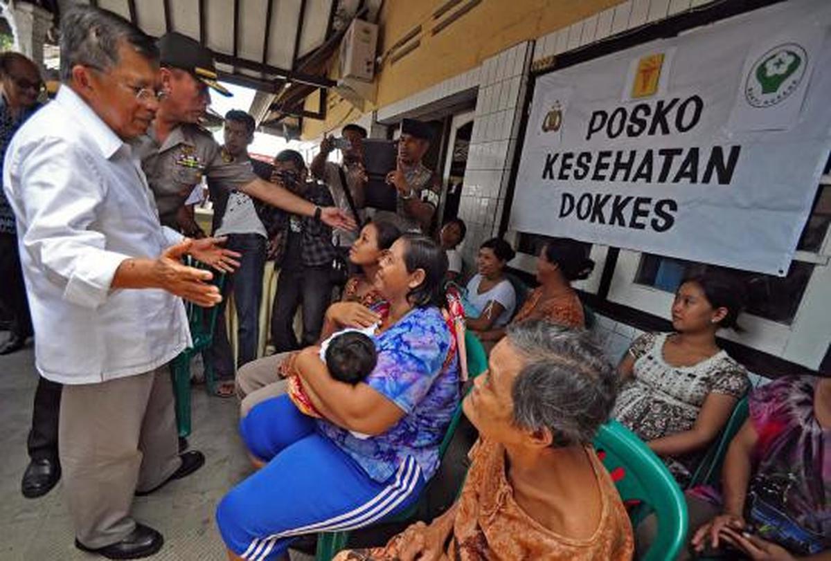 Bersama PMI, Jusuf Kalla jenguk pengungsi kerusuhan Sumbawa