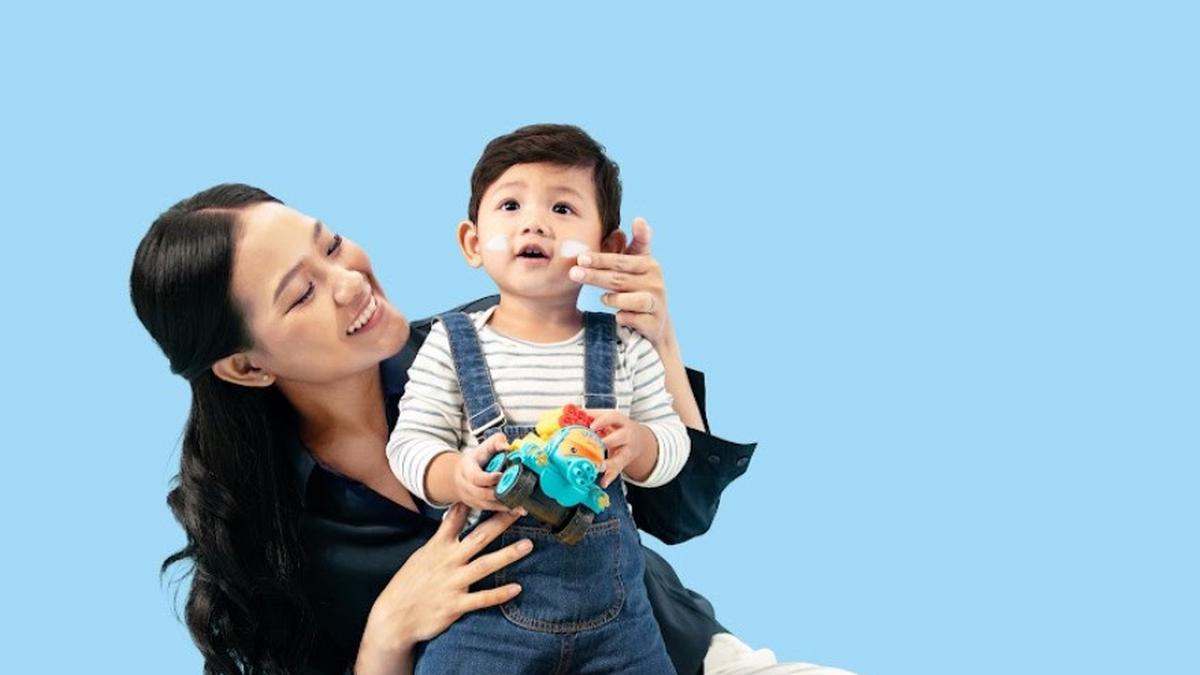Ini Pentingnya Sunscreen untuk Anak agar Kulit Sehat Sejak Dini!