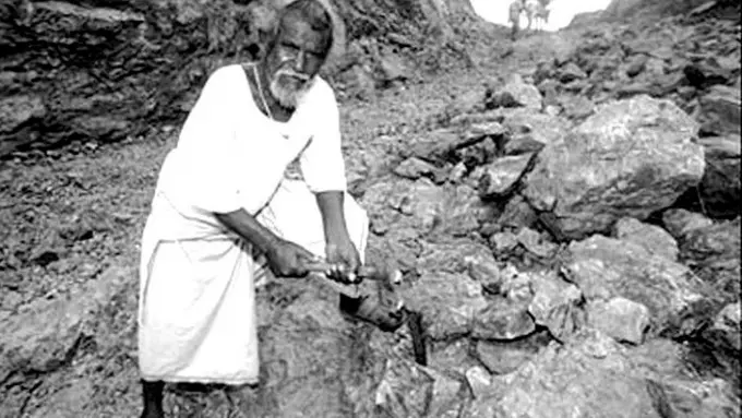 Membelah Gunung karena Cinta Bukanlah Bualan bagi Dahsrath Manjhi