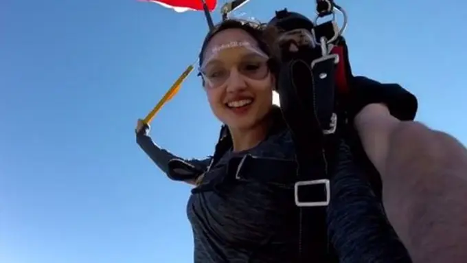 [Bintang] Cinta Laura