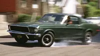 Ford Mustang Fastback saat berlaga di film ‘Bullitt’.