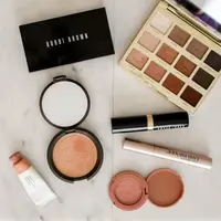 Deretan rekomendasi produk makeup untuk optimalkan tampilan di Imlek dan Valentine nanti.