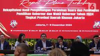 Ketua Komisi Pemilihan Umum (KPU) Daerah Khusus Ibukota Jakarta, Wahyu Dinata (ketiga kiri) memimpin rapat pleno rekapitulasi hasil penghitungan perolehan suara dan penetapan hasil Pemilihan Gubernur Jakarta pada Pemilihan Kepala Daerah (Pilkada) 2024, Minggu (8/12/2024). (Liputan6.com/Angga Yuniar)