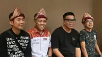 Ketua PaSKI Sumsel Fikri Haikal berfoto dengan komedian nasional, yakni Jarwo Kwat, Abdel dan Denny Cagur.(Dok. Pribadi Fikri Haikal / Nefri Inge)