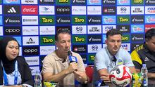 Jean-Paul van Gastel dan Jop van der Avert memberikan keterangan pers. (Bola.com/Ana Dewi)