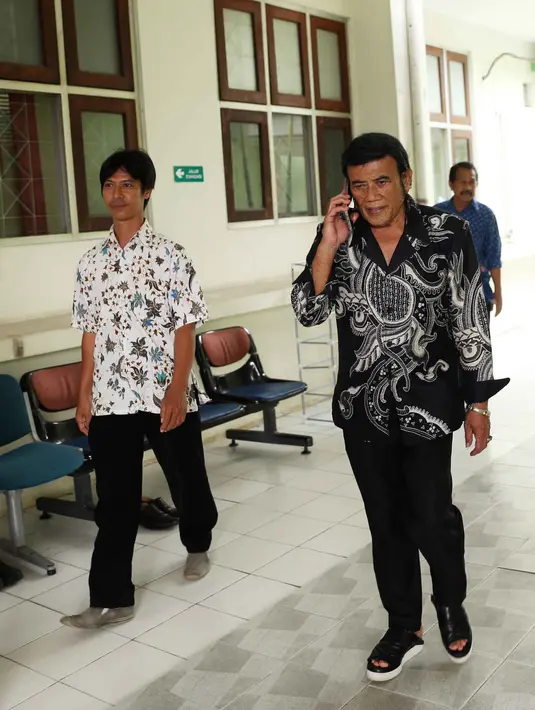 Seperti diketahui, Ridho Rhoma ditangkap Satuan Narkoba Polres Metro Jakarta Barat pada Sabtu (25/3/2017). Kini, putra Rhoma Irama itu sedang menjalani rehabilitasi sambil menunggu berkas perkaranya rampung di pengadilan. (Nurwahyunan/Bintang.com)