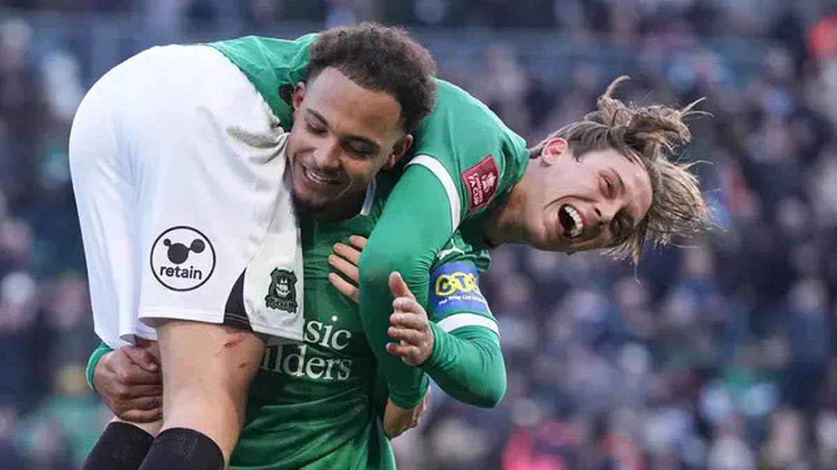 Foto: Melihat Solidnya Permainan Plymouth Argyle, Juru Kunci Championship yang Singkirkan Liverpool dari Piala FA