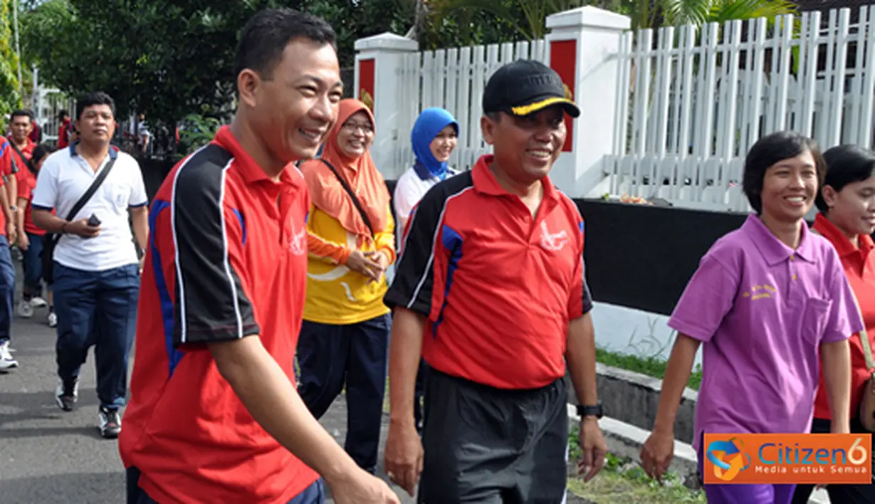 Citizen6, Surabaya: Detasemen Intelijen Pasmar-1 mengadakan acara olah raga bersama yang diikuti oleh seluruh anggota beserta keluarganya di Ksatrian Usman Jalan Opak No.9 Surabaya, Selasa (15/5). (Pengirim: Budi Abdillah)