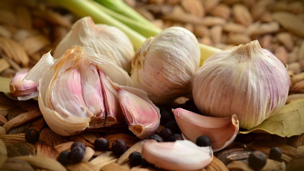 1. Serai dan Bawang Putih <br>
