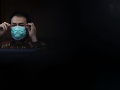 Mantan Wakil Ketua DPR Azis Syamsuddin saat mengikuti sidang lanjutan di Pengadilan Tipikor Jakarta, Senin (13/12/2021). Azis Syamsuddin merupakan terdakwa dugaan suap penanganan perkara korupsi di Lampung Tengah. (Liputan6.com/Helmi Fithriansyah)