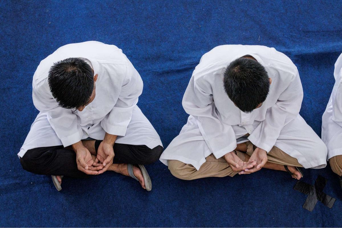 Eksekusi hukuman cambuk terhadap pasangan gay di Aceh