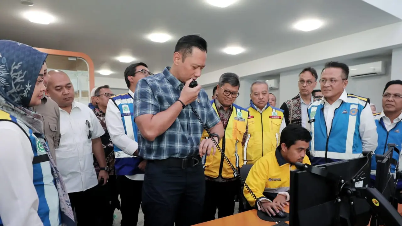 Menko Bidang Infrastruktur dan Pembangunan Kewilayahan, Agus Harimurti Yudhoyono mengunjungi Jasa Marga Tollroad Command Center (JMTC), Jumat, 20 Desember 2024. (Foto: Istimewa)