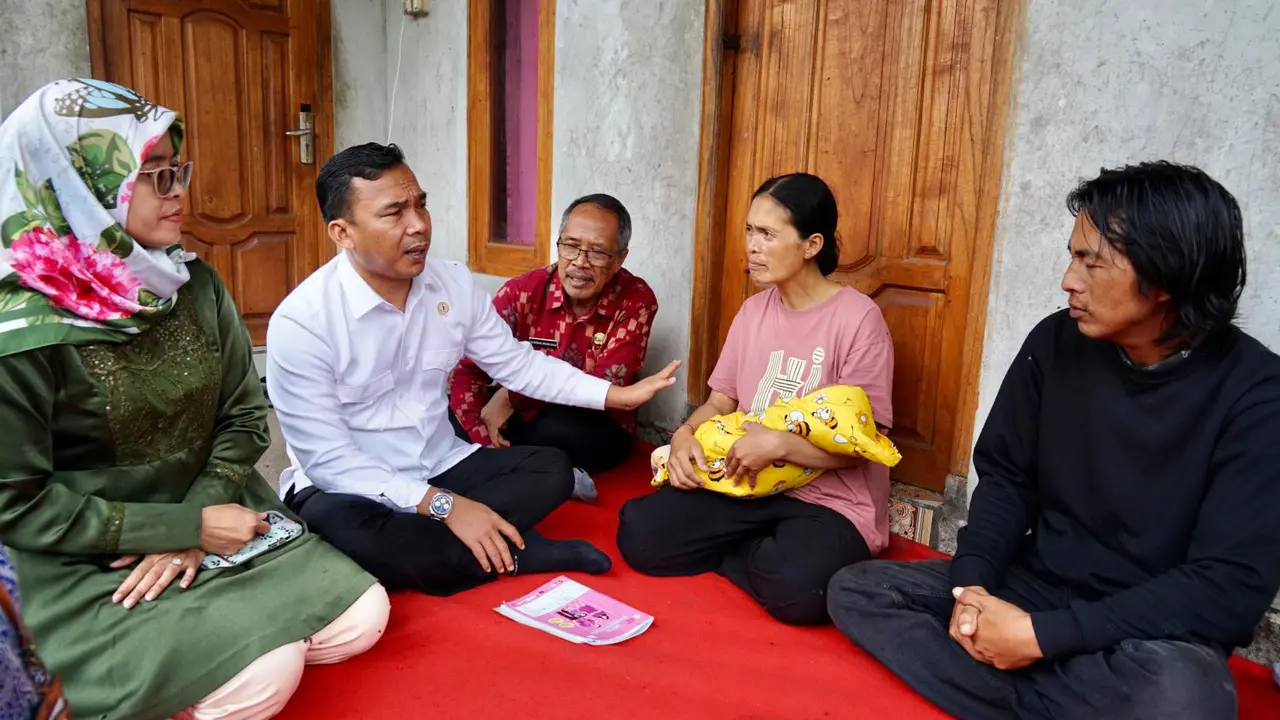 Menteri Kependudukan dan Pembangunan Keluarga (Mendukbangga)/Kepala BKKBN, Wihaji, turun langsung ke satu desa di Bali, Sabtu (21/12/2024), untuk memonitor dan mengecek langsung kondisi Keluarga Risiko Stunting di wilayah tersebut (Istimewa)