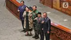Ketua DPR Puan Maharani didampingi Wakil Ketua DPR Muhaimin Iskandar, Rachmad Gobel dan Lodewijk Freidrich Paulus berfoto bersama Calon Panglima TNI Laksamana TNI Yudo Margono dalam Rapat Paripurna Ke-12 Masa Persidangan II Tahun Sidang 2022-2023 di Kompleks Parlemen, Senayan, Jakarta, Selasa (13/12/2022). Paripurna DPR RI mengesahkan Laksamana TNI Yudo Margono menjadi Panglima TNI. (Liputan6.com/Angga Yuniar)
