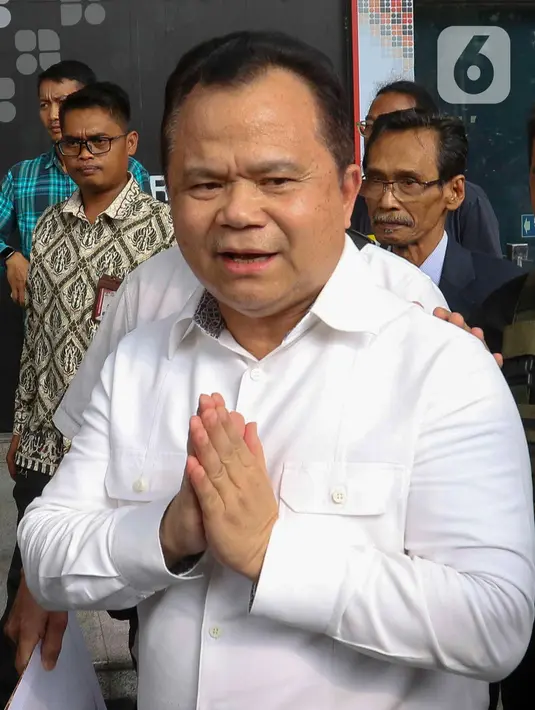 Ronny F Sompie mengaku pertanyaan-pertanyaan itu seputar data perlintasan Harun Masiku. (Liputan6.com/Herman Zakharia)