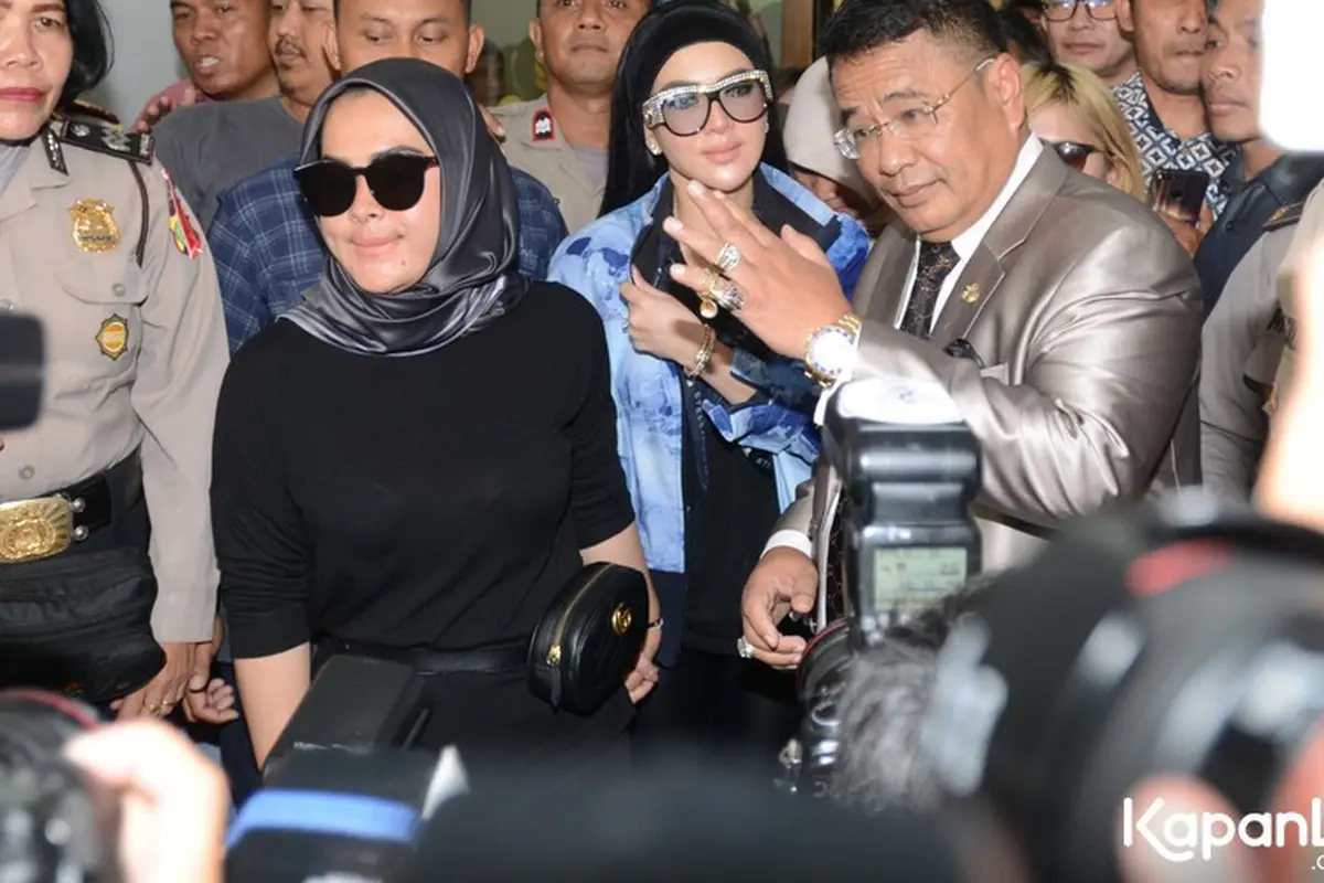 [Bintang] Syahrini di Sidang First Travel