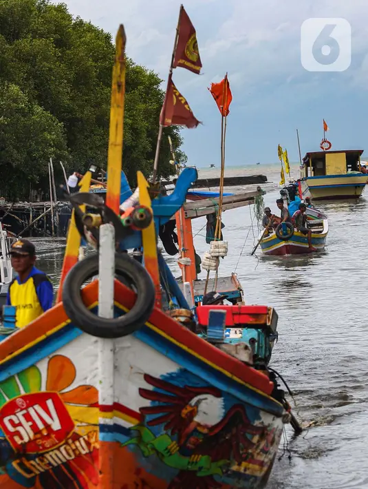 BMKG meminta warga, khususnya nelayan untuk mewaspadai terjadinya gelombang tinggi di sejumlah perairan di Indonesia. (Liputan6.com/Angga Yuniar)