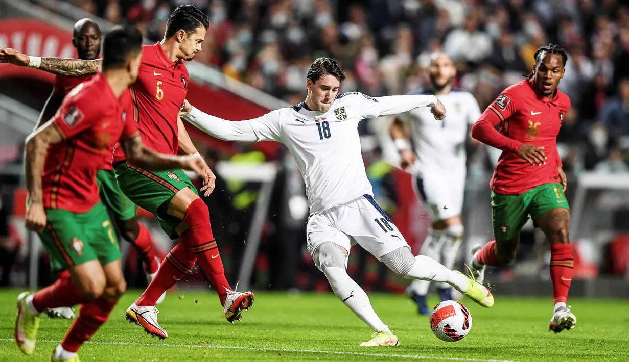 Dusan Vlahovic akan menjadi andalan Serbia dalam urusan mencetak gol di Piala Dunia Qatar. Striker Juventus ini telah mencetak 45 gol dalam 73 penampilan selama tiga musim terakhir di Serie A. (AFP/Patricia De Melo Moreiera)