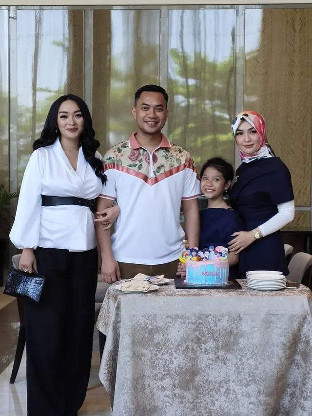 Melahirkan Anak Pertama, Ini 7 Potret Perjalanan Kehamilan Zaskia Gotik