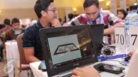 Peserta kompetisi mandiri Hackaton 2016 saat berlomba membuat aplikasi di Jakarta, (26/2). Ajang adu kreativitas developer IT ini digelar Bank Mandiri untuk mengembangkan bibit digital technopreneur potensial di Tanah Air.  (Liputan6.com/Angga Yuniar)