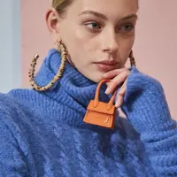 Tak melihat fungsi, tas micro bag menghadirkan gaya yang stylish sebagai pelengkap gaya. (Foto: Pinterest)