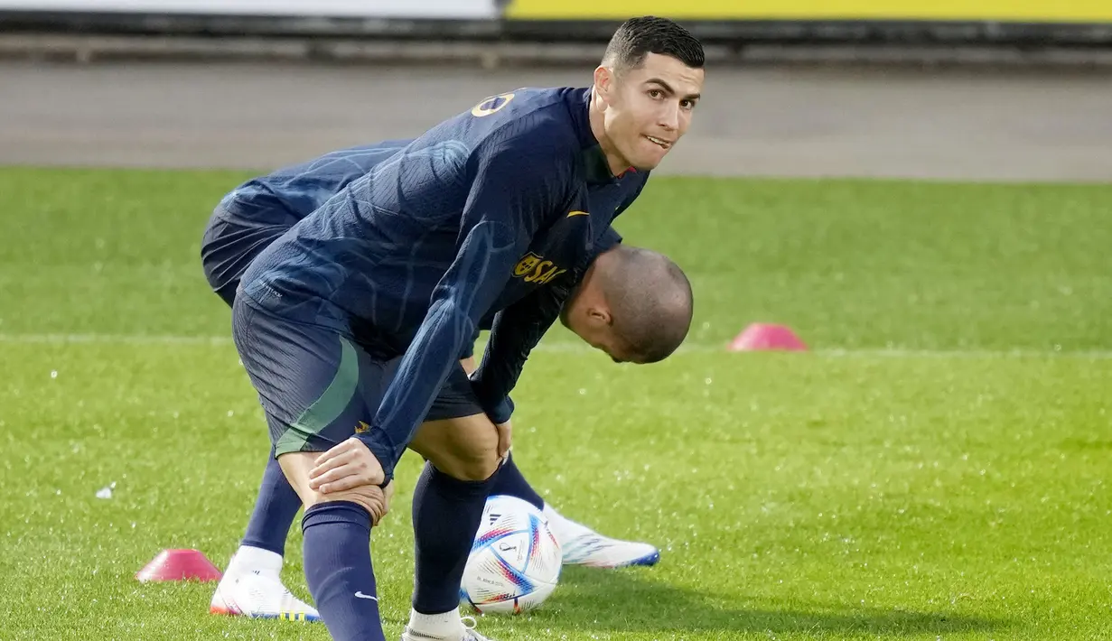 Ronaldo sudah bergabung bersama skuad Portugal dalam persiapan ke Piala Dunia 2022. Dia akan memimpin Selecao das Quinas sebagai kapten tim di Qatar. (AP/Armando Franca)