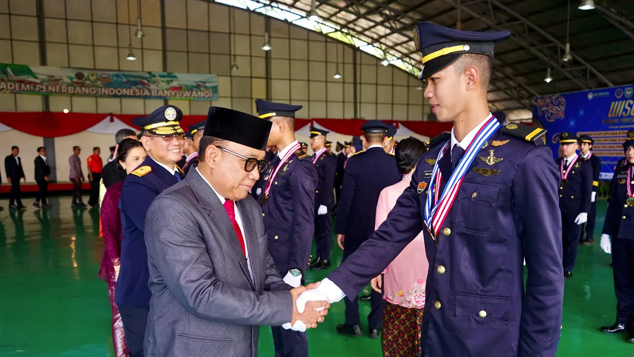 Wabup Mujiono Ajak Lulusan Akademi Penerbangan Banyuwangi Jadi Pelopor Seaplane Indonesia