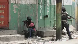 Aksi main hakim sendiri di Port-au-Prince disebut menunjukkan kemarahan publik atas situasi Haiti yang semakin parah sejak pembunuhan Presiden Haiti Jovenel Moise pada Juli 2021. (AP Photo/Odelyn Joseph)