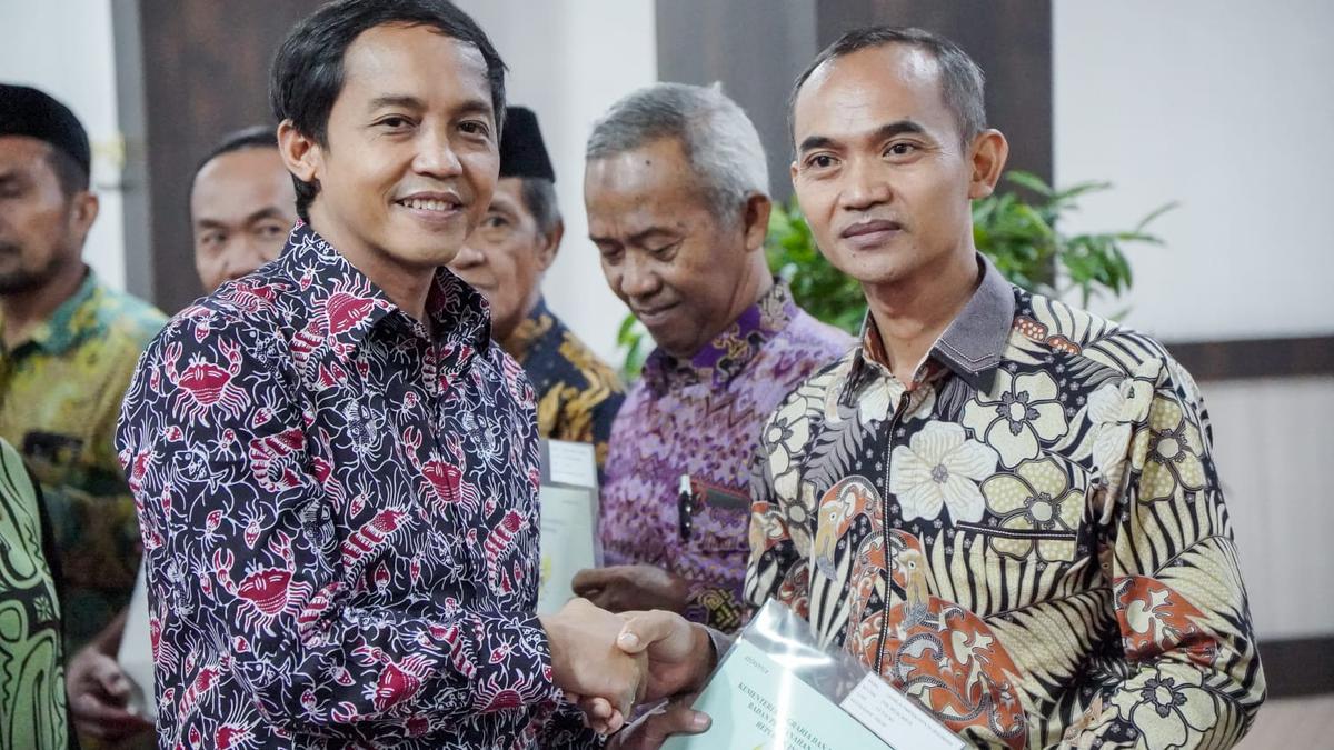 Serahkan Sertifikat Wakaf dan Gereja di Pekanbaru, Wamen ATR: Hak Beribadah Tak Boleh Diganggu