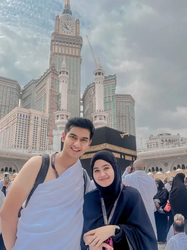 Teuku ryan tampil berbeda saat umroh. (credit:instagram.com/teukuryantr)