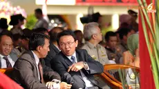 Wakil Gubernur Jakarta Basuki Tjahaja Purnama (kanan) juga menyempatkan hadir dalam upacara serah terima jabatan Kapolri di Mako Brimob Kelapa Dua (Liputan6.com/ Helmi Fithriansyah)