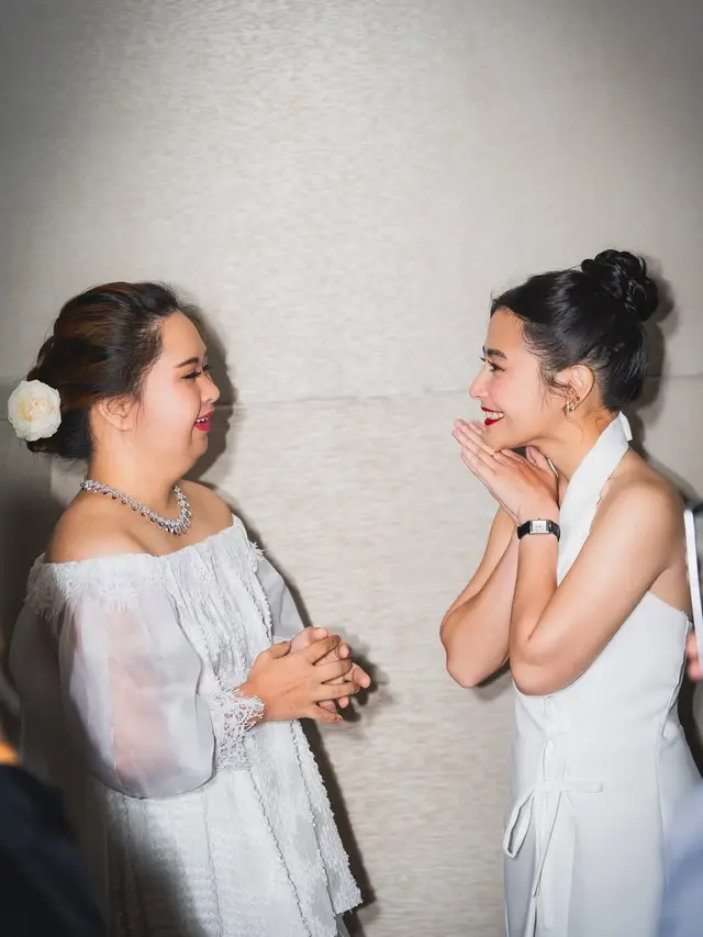 Sebut Pria Insecure dengan Wanita Mandiri, Ini 6 Potret Prilly Terpilih Jadi Woman of The Year 2024,
