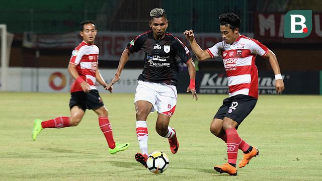 Madura United versus Persipura