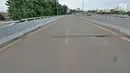 Penampakan retakan yang terjadi di flyover Cengkareng, Jakarta, Kamis (27/12). Dari pengamatan, bagian flyover itu mengalami keretakan di antara penghubung sekitar 20 centimeter. (Liputan6.com/Herman Zakharia)