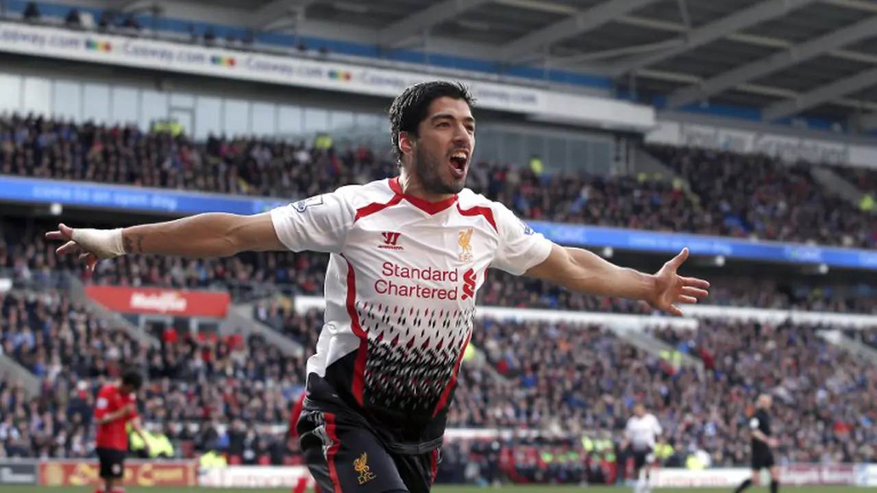 Suarez merayakan gol