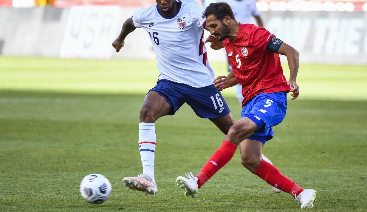 Celso Borges menjadi pemain dengan caps terbanyak di Grup E. Ia tercatat telah membuat 154 penampilan bersama Kosta Rika. Borges merupakan gelandang dengan kemampuan umpan yang bagus dengan kontribusi gol yang baik. Ia tercatat telah membuat 27 gol untuk negaranya. (AFP/Getty Images/Alex Goodlett)