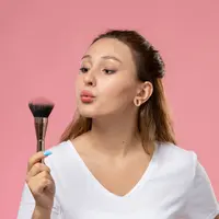 Ketahui dampak dari alat makeup yang tidak pernah dibersihkan. (foto: kamranaydinov/freepik)