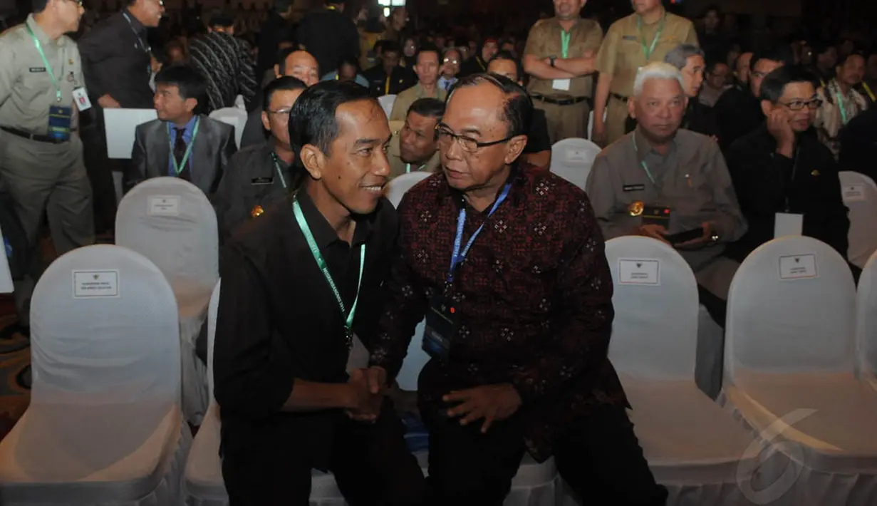 Rabu (30/4/2014) di Hotel Bidakara, Jakarta diacara Musrenbangnas Jokowi tampak berbincang dengan  Ketua Majelis Permusyawaratan Rakyat (MPR) Sidarto Danusubroto (Liputan6.com/Herman Zakharia)