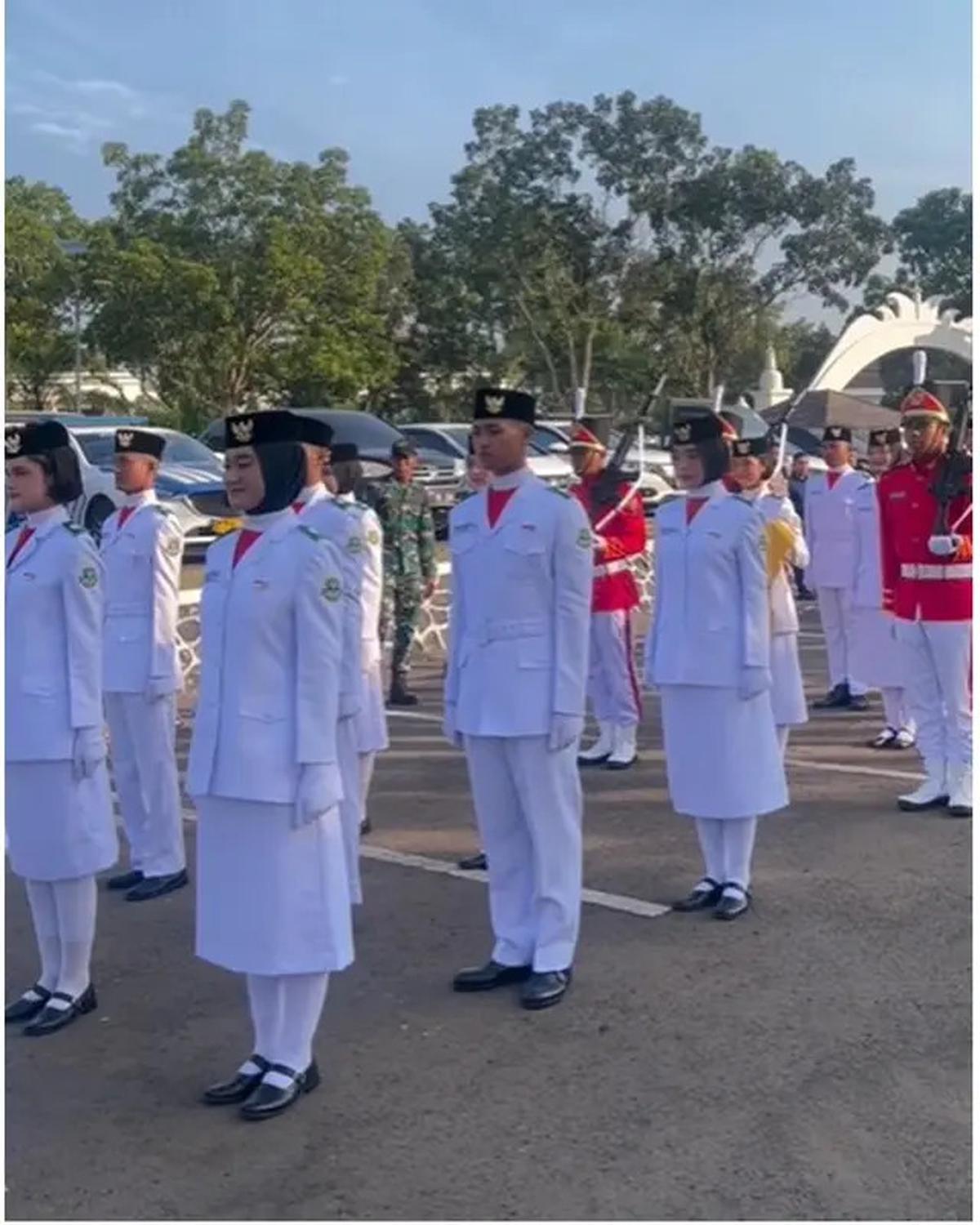 7 Potret Anak Denny Cagur Jadi Paskibraka Provinsi Banten, Penuh Haru dan Bangga