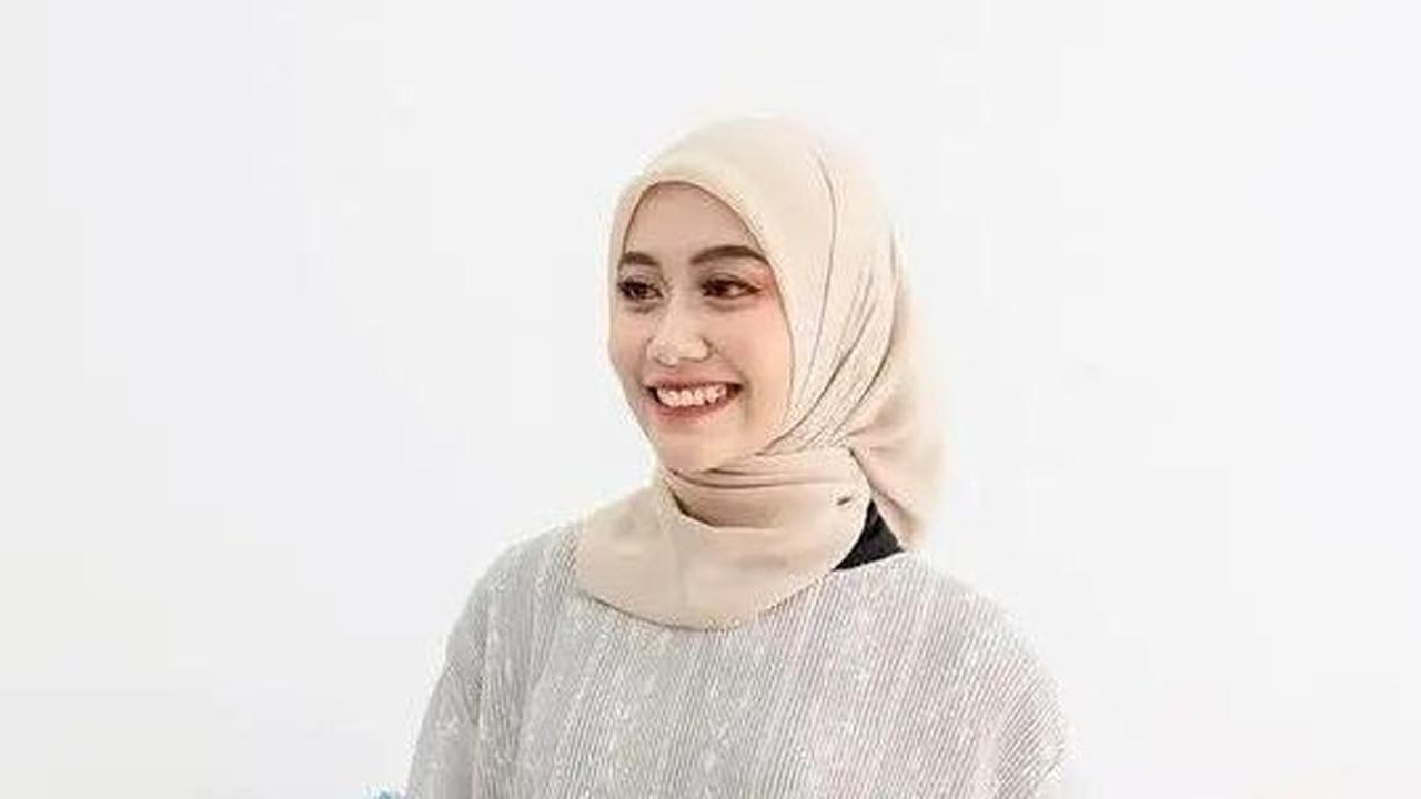 Tunik Plisket Bermotif, Sederhana namun Tetap Modis<br>