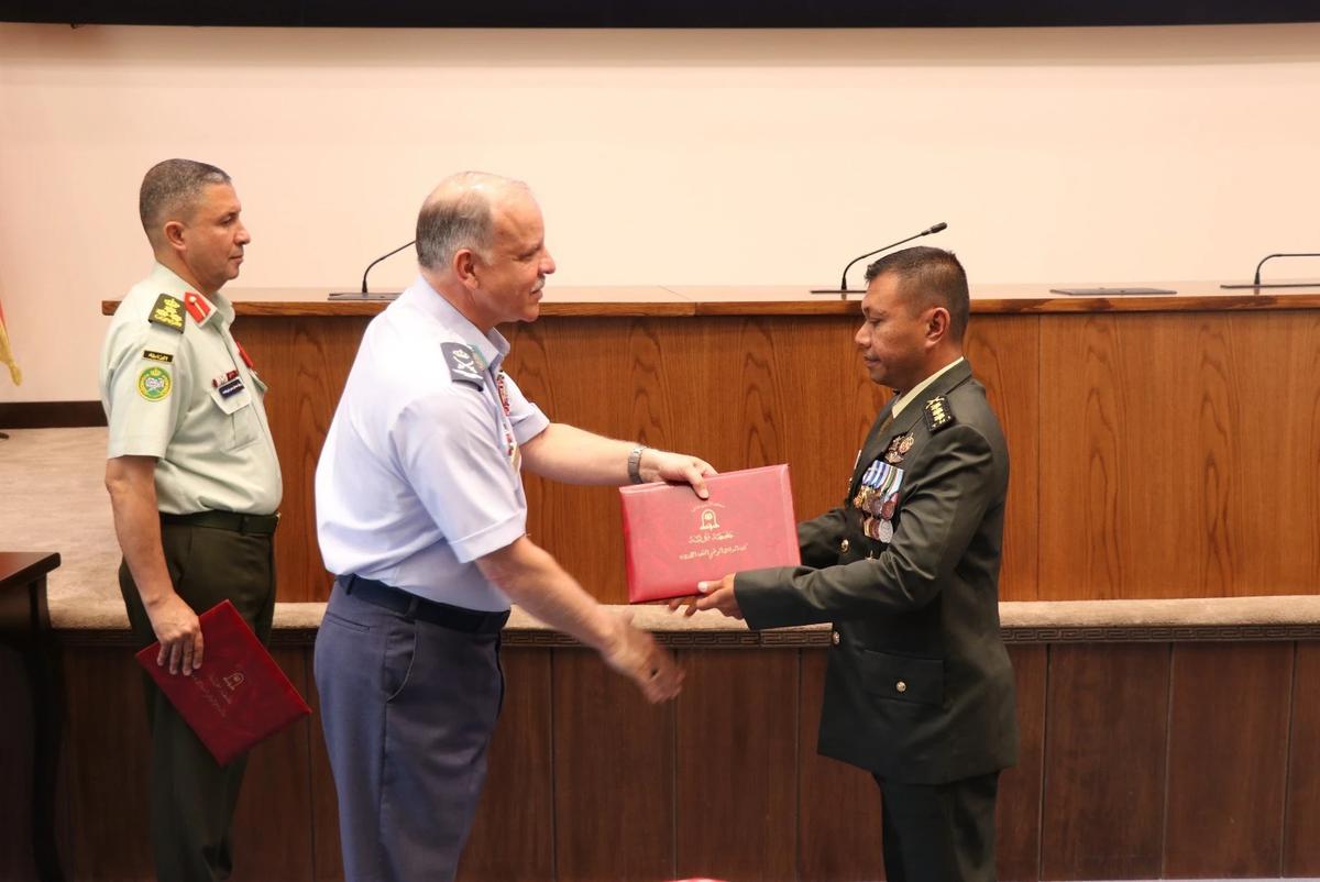 FOTO: Kolonel TNI AD Pertama Lulus Pendidikan Pertahanan Nasional Yordania