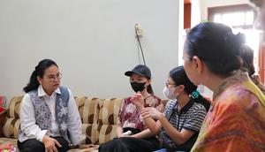 Yovita Haryanto, korban begal sadis di Semarang saat bertemu dengan Wali Kota Agustina Wilujeng. (Liputan6.com/ Felek Wahyu)