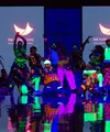 Pada pergelaran pembukaannya, Merdi mempersembahkan dua kategori koleksi istimewa: busana glow in the dark dan busana tradisional, seperti kebaya. [Dok/Merdi Sihombing].