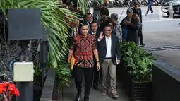 Hasto Kristiyanto yang juga Sekretaris Jenderal (Sekjen) Dewan Pimpinan Pusat (DPP) Partai Demokrasi Indonesia Perjuangan (PDIP) diperiksa sebaga tersangka untuk kasus duagaan suap yang melibatkan mantan Komisioner Komisi Pemilihan Umum (KPU) RI Wahyu Setiawan serta buronan KPK Harun Masiku. (Liputan6.com/Angga Yuniar)