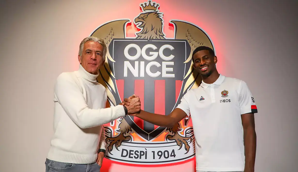 Striker Prancis berusia 19 tahun, Mohamed Ali Cho didatangkan OGC Nice dari Real Sociedad pada 8 Januari 2024 dengan nilai transfer sebesar 10 juta euro atau setara Rp170 miliar dengan durasi kontrak selama empat setengah tahun hingga 30 Juni 2028. Kepindahan Mohamed Ali Cho merupakan solusi terbaik bagi perkembangan kariernya karena tak memiliki kesempatan bermain reguler saat bersama Real Sociedad. (ogcnice.com/en)