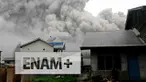 Tim SAR gabungan dan warga berusaha menyelamatkan korban yang terkena awan panas dan segera membawanya ke rumah sakit